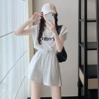 アルファペットプリントバック開き半袖Tシャツ＆ハイウエストショートパンツセットアップ