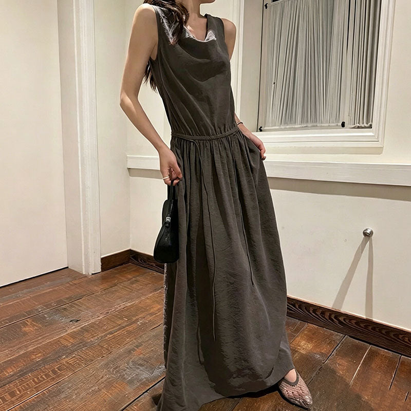 ドレープネックノースリーブロングワンピース無地 大人カジュアルリラックスコーデ