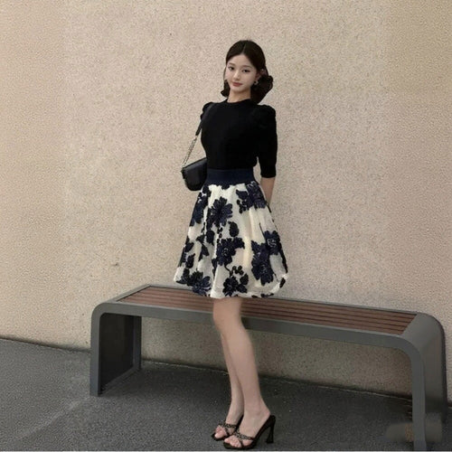 【セットアップ】黒パフスリーブトップス+花柄刺繍プリーツスカート 優雅レトロ風 デートコーデ