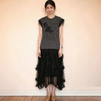 【セットアップ】フリル袖Tシャツ+黒花柄プリーツロングスカート レトロカジュアル日常コーデ