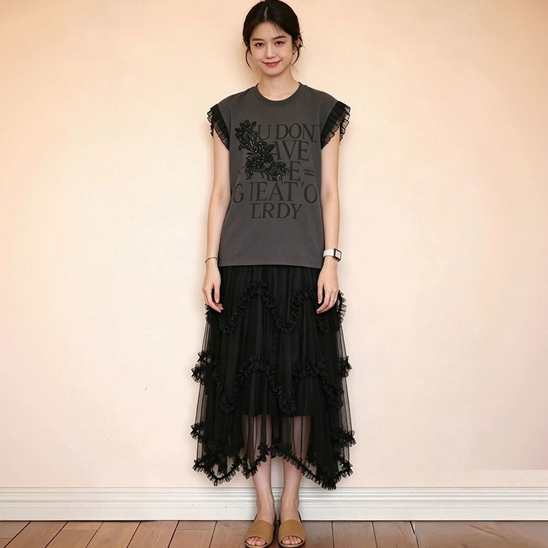 【セットアップ】フリル袖Tシャツ+黒花柄プリーツロングスカート レトロカジュアル日常コーデ
