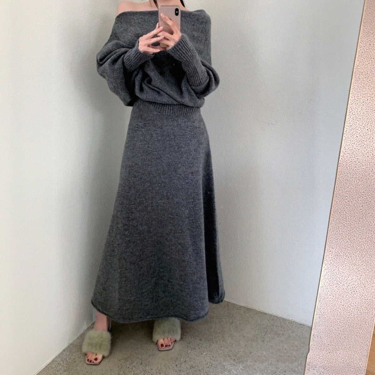 オフショルダーニットトップス＋ロングフレアスカート 2 点セットアップ ゆったりバルーン袖 大人フェミニンセット