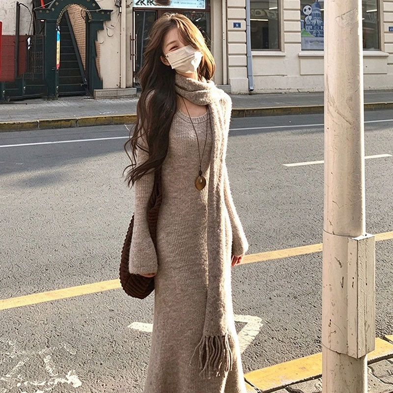 マフラー付き フレアスリーブ ニットワンピース ロング丈ワンピース