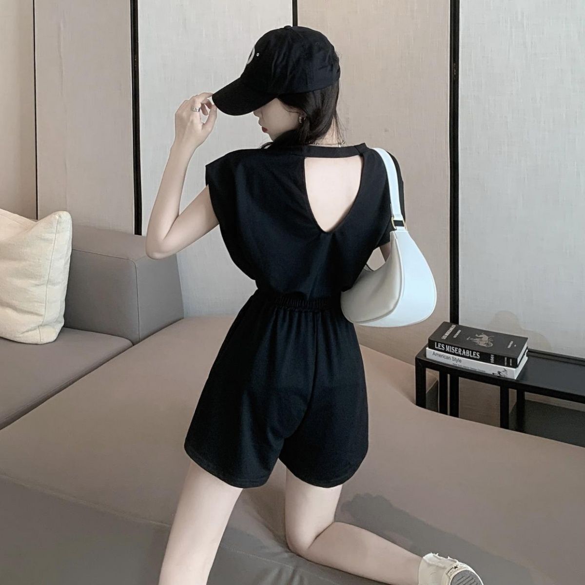 アルファペットプリントバック開き半袖Tシャツ＆ハイウエストショートパンツセットアップ