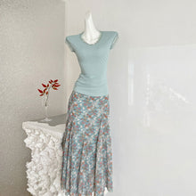 画像をギャラリービューアに読み込む, レーストリム ノースリーブトップス + 花柄マーメイドスカート セットアップ
