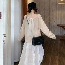 画像をギャラリービューアに読み込む, 後ろリボンレース切替スウェットトップス
