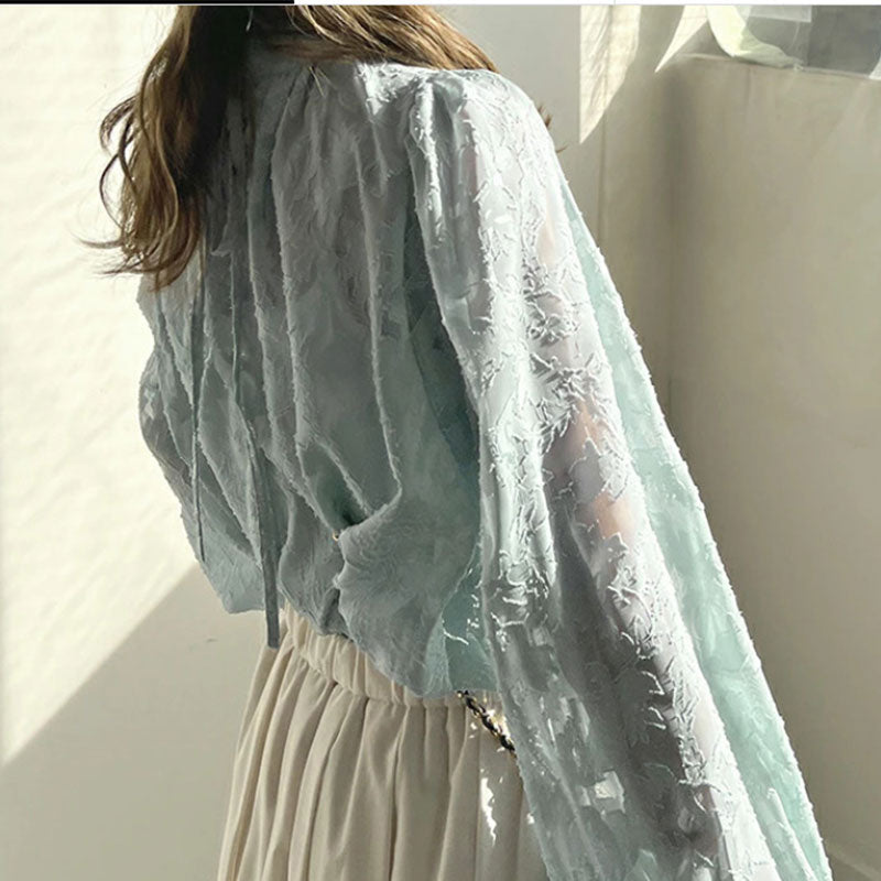 透かし彫り花柄パフスリーブブラウストップス