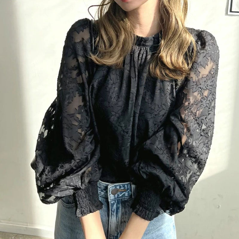 透かし彫り花柄パフスリーブブラウストップス