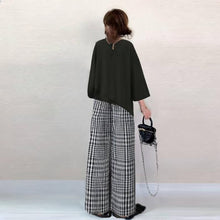 画像をギャラリービューアに読み込む, 黒ブラウス＆チェック柄カジュアルパンツセットアップ
