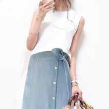 画像をギャラリービューアに読み込む, 白ベストトップス＆ブルー切替スカートセットアップ

