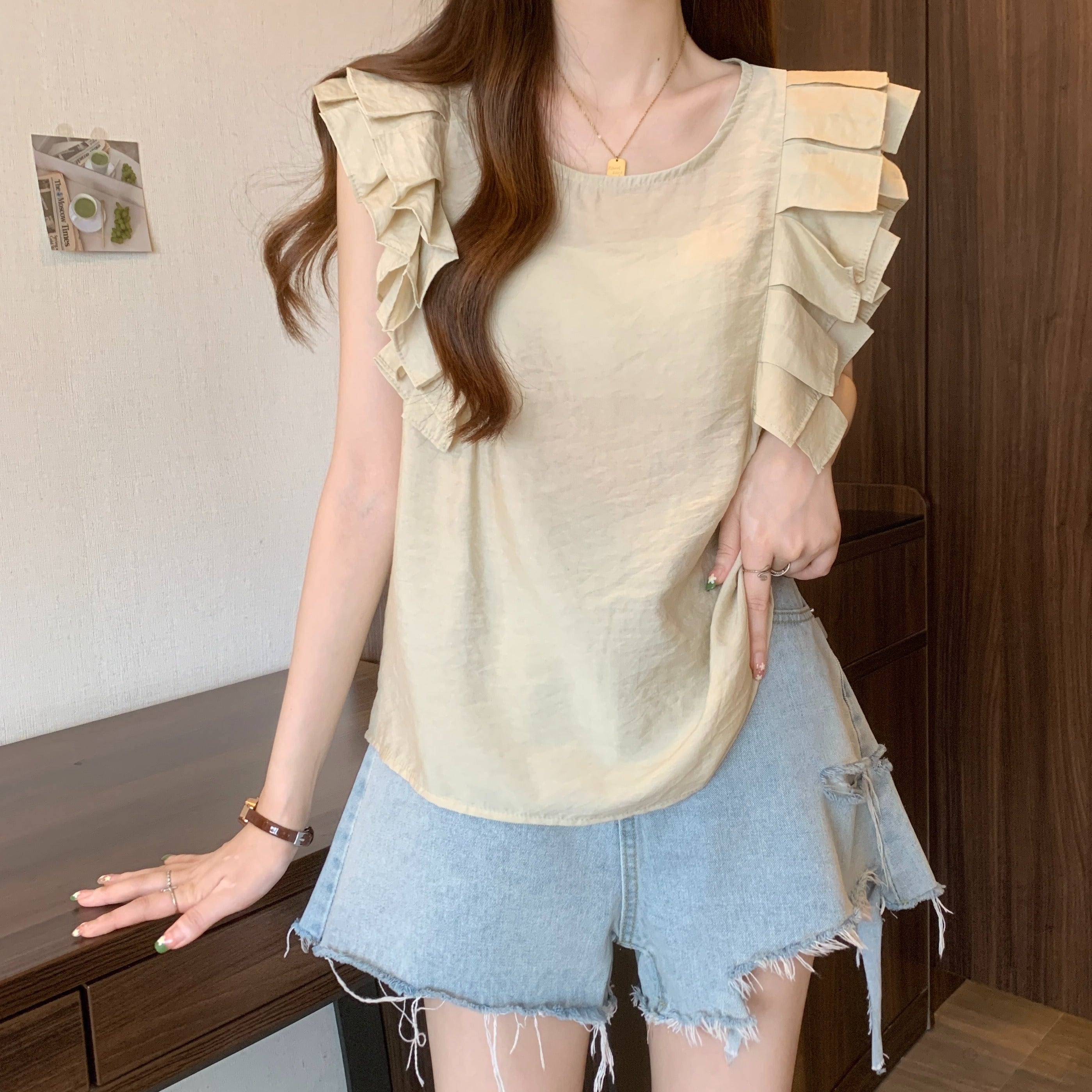 フリル裾無袖無地Tシャツトップスシンプルコーデ