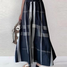 画像をギャラリービューアに読み込む, 白ベストトップス＆チェック柄Aラインスカートセットアップ
