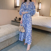 画像をギャラリービューアに読み込む, ヒョウ柄パフスリーブVネックデートワンピース
