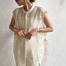 画像をギャラリービューアに読み込む, レース透かし彫りノースリーブベストトップス
