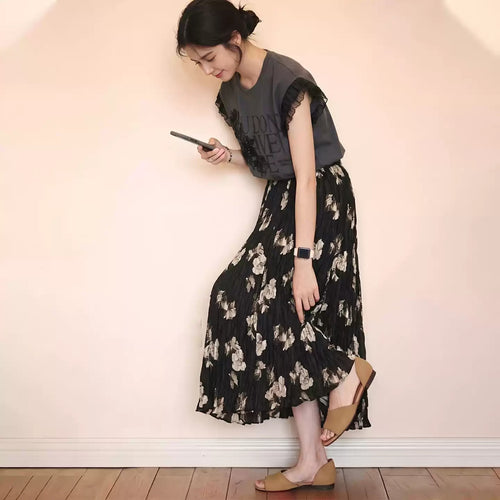 【セットアップ】フリル袖Tシャツ+黒花柄プリーツロングスカート レトロカジュアル日常コーデ