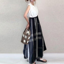 画像をギャラリービューアに読み込む, 白ベストトップス＆チェック柄Aラインスカートセットアップ

