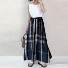 画像をギャラリービューアに読み込む, 白ベストトップス＆チェック柄Aラインスカートセットアップ
