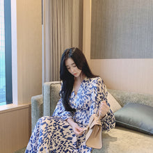 画像をギャラリービューアに読み込む, ヒョウ柄パフスリーブVネックデートワンピース
