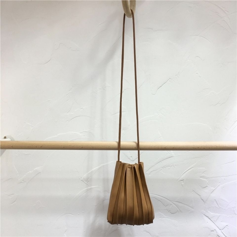シェルバッグショルダーバッグシンプルコーデ日常バッグ