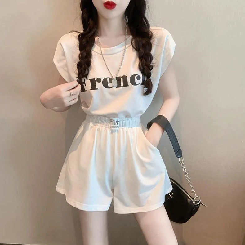 アルファペットプリントバック開き半袖Tシャツ＆ハイウエストショートパンツセットアップ