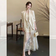 画像をギャラリービューアに読み込む, オフホワイト ブレザー + レース刺繍 シースルーキャミワンピース セットアップ エレガント オフィス・デート
