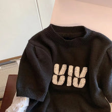 画像をギャラリービューアに読み込む, ビーズ付きアルファペットプリント黒ニットトップス
