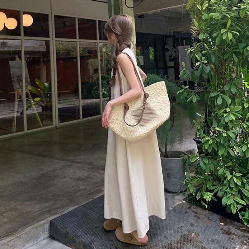 後ろ開きデザインノースリーブカジュアルワンピース