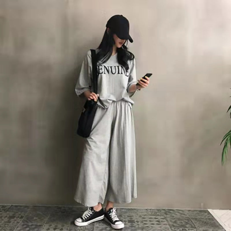字母プリントゆったり合わせやすいTシャツ＆無地ゆったりワイドレッグパンツセットアップ