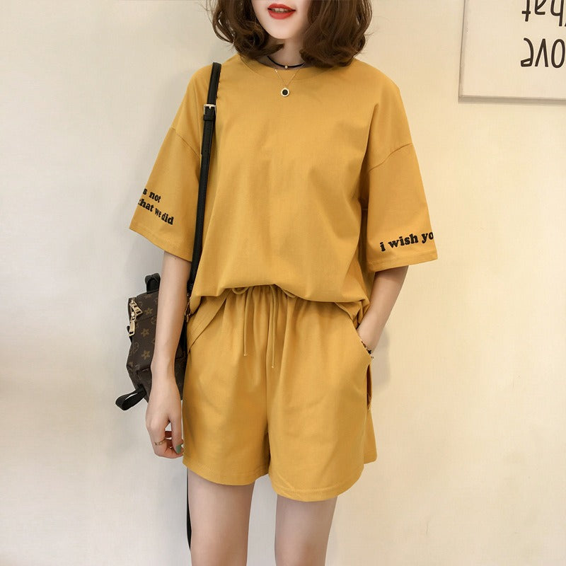 シンプルアルファペット半袖Ｔシャツ＆カジュアルショートパンツセットアップ