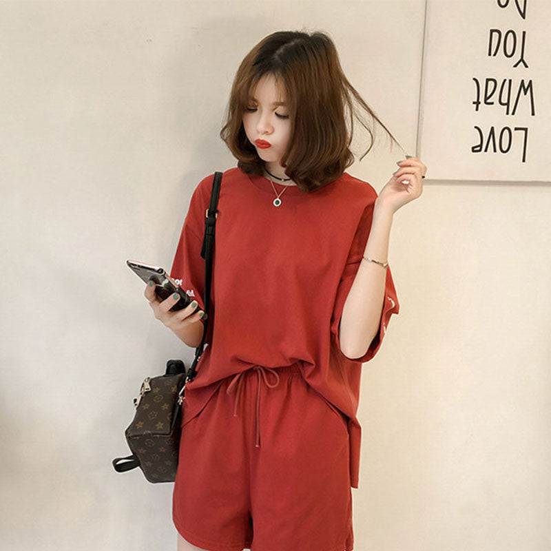 シンプルアルファペット半袖Ｔシャツ＆カジュアルショートパンツセットアップ