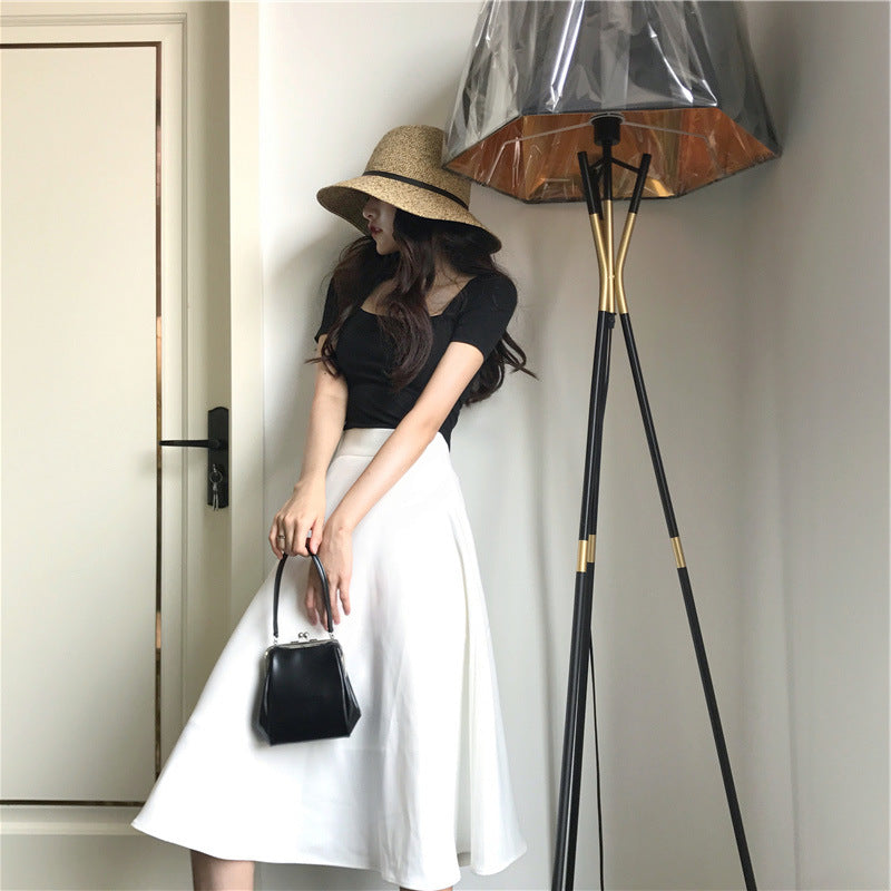 無地半袖Ｔシャツ＆Aラインスカートシンプルセットアップデートコーデ