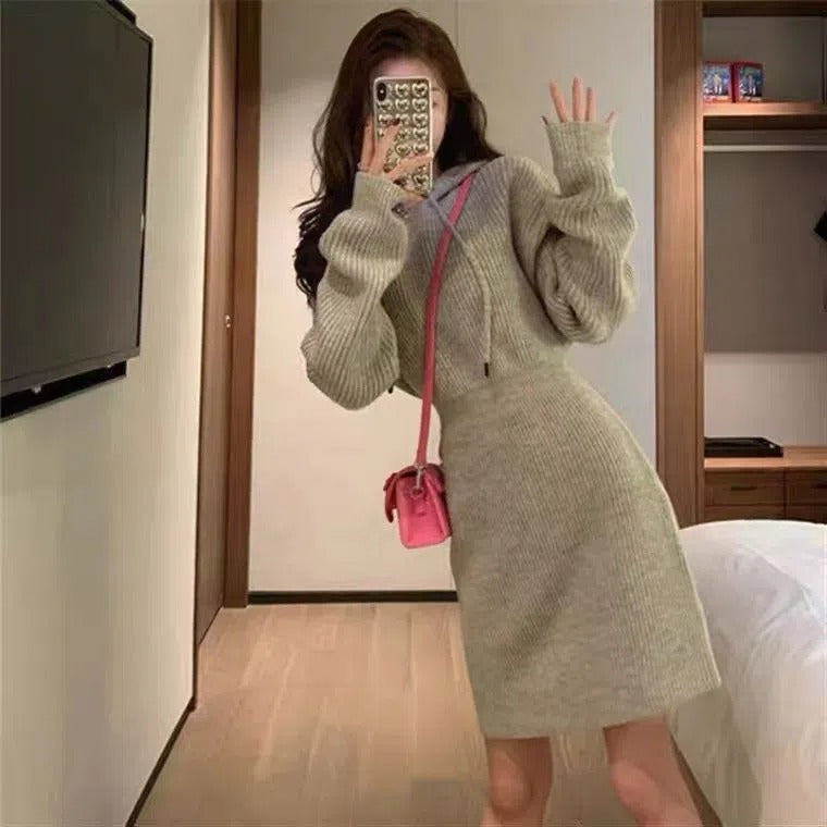 おしゃれ度アップフード付きニットワンピース