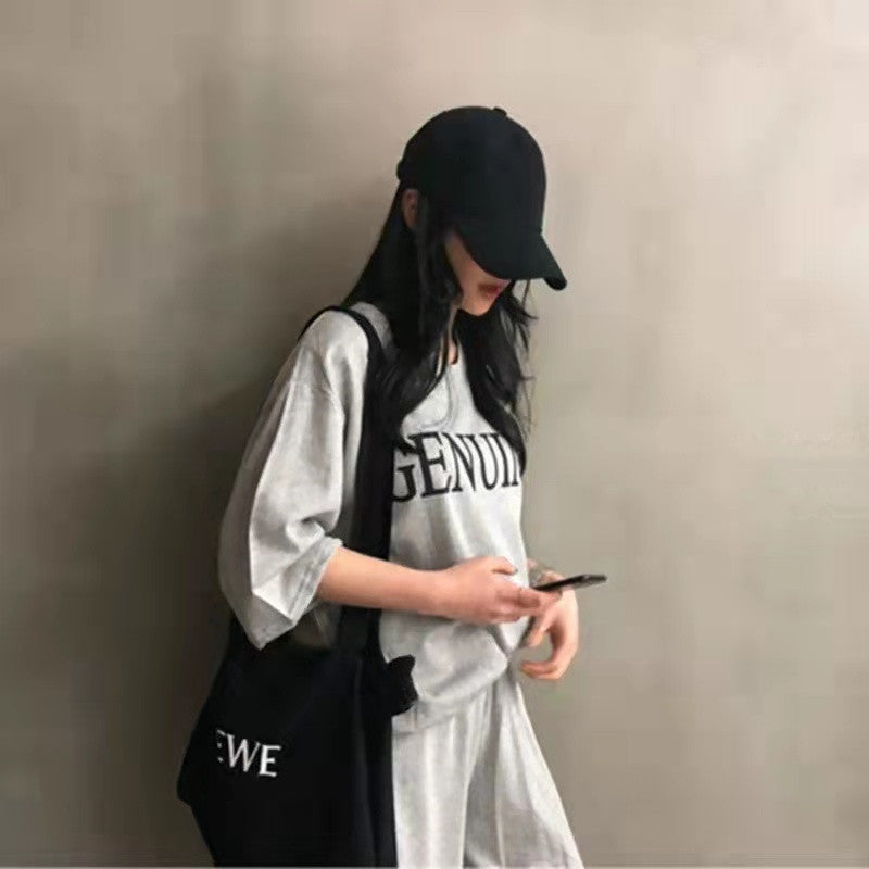 字母プリントゆったり合わせやすいTシャツ＆無地ゆったりワイドレッグパンツセットアップ