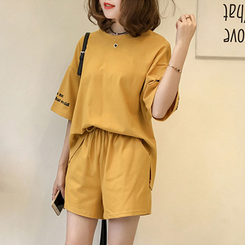 シンプルアルファペット半袖Ｔシャツ＆カジュアルショートパンツセットアップ