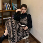 パフスリーブ黒カットソー＆エスニック花柄キャミワンピースセットアップ