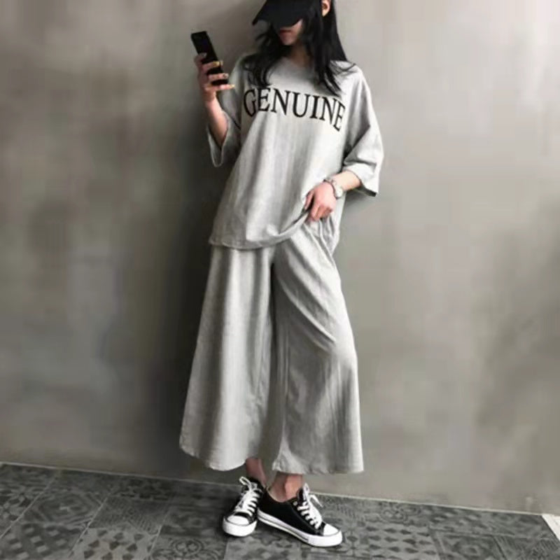 字母プリントゆったり合わせやすいTシャツ＆無地ゆったりワイドレッグパンツセットアップ