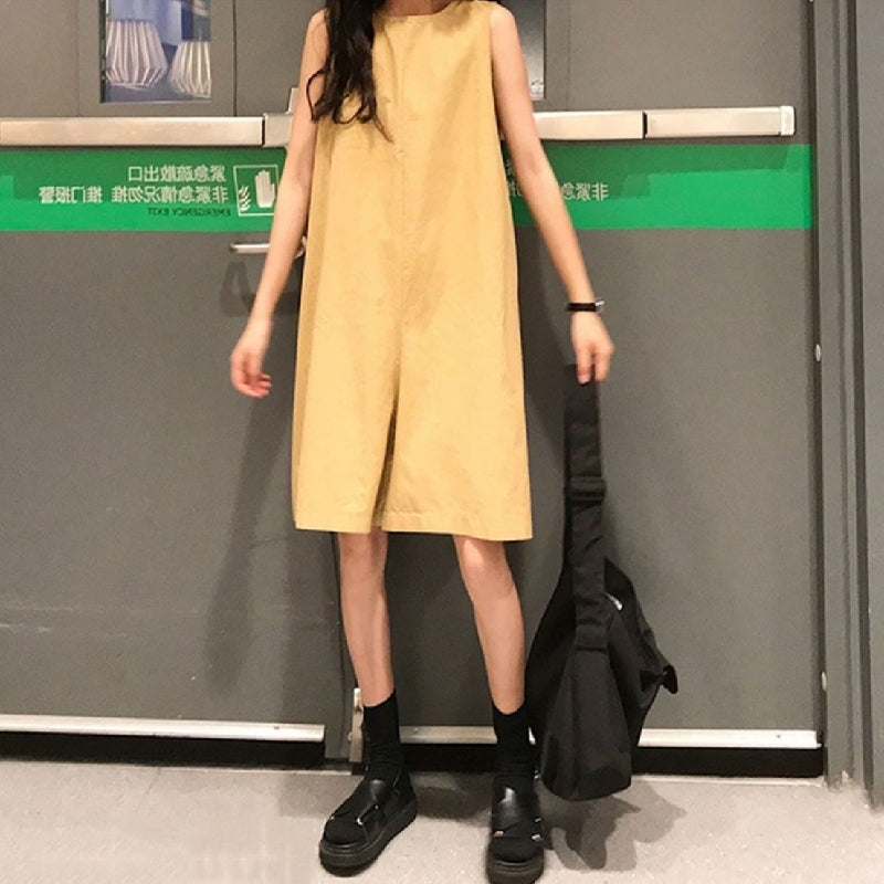 カジュアルコーデしやすい無地オールインワンカジュアル