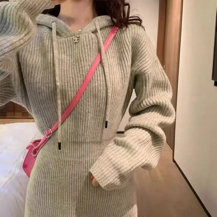 おしゃれ度アップフード付きニットワンピース