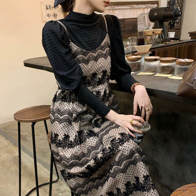 パフスリーブ黒カットソー＆エスニック花柄キャミワンピースセットアップ