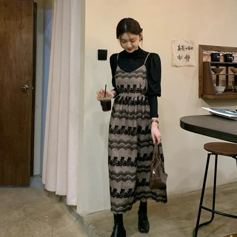 パフスリーブ黒カットソー＆エスニック花柄キャミワンピースセットアップ