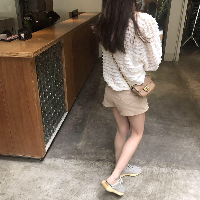 優しい気質Vネックフリル裾レース切り替えシフォンパフスリーブシャツ・ブラウス